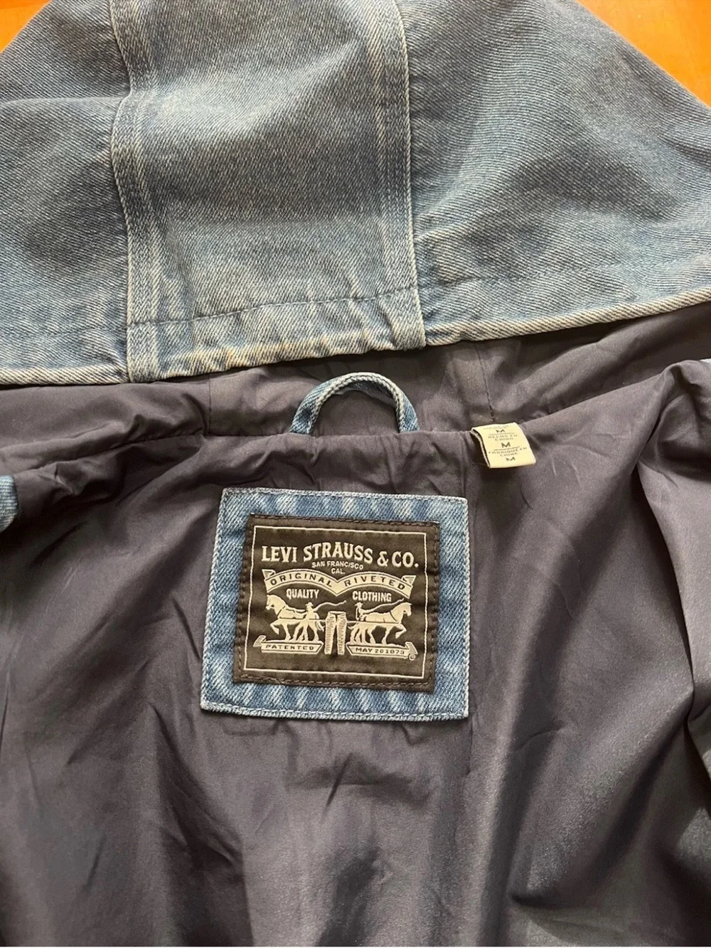 Levi’s Men’s Hooded Denim Jacket Medium NWOT – Indigo Zip Front – LM40C972